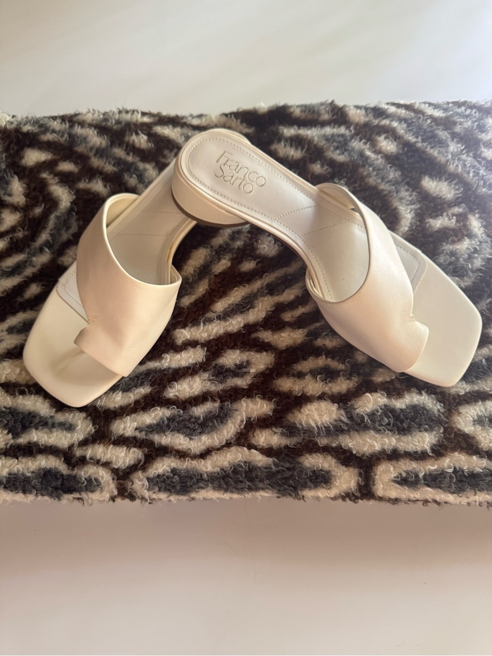 Franco Sarto Like New Leather Cream Slide Sandals Sz 9.5